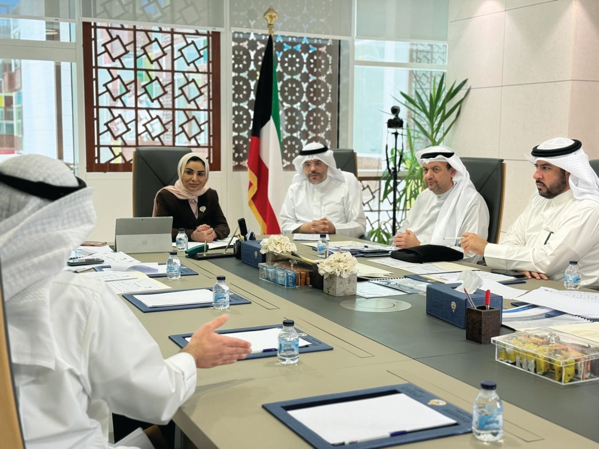 جانب من متابعة الوزيرة الحويلة للمقابلا
