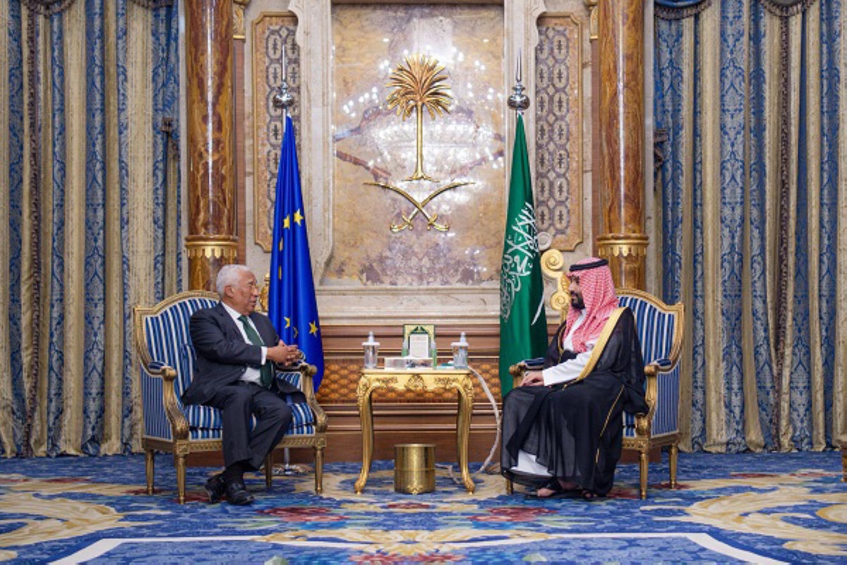 محمد بن سلمان مستقبلاً كوستا في جدة   (واس)