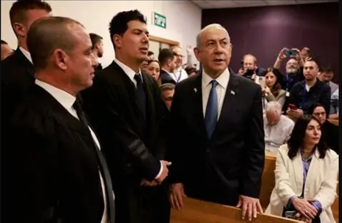 نتنياهو خلال إحدى جلسات محاكمته