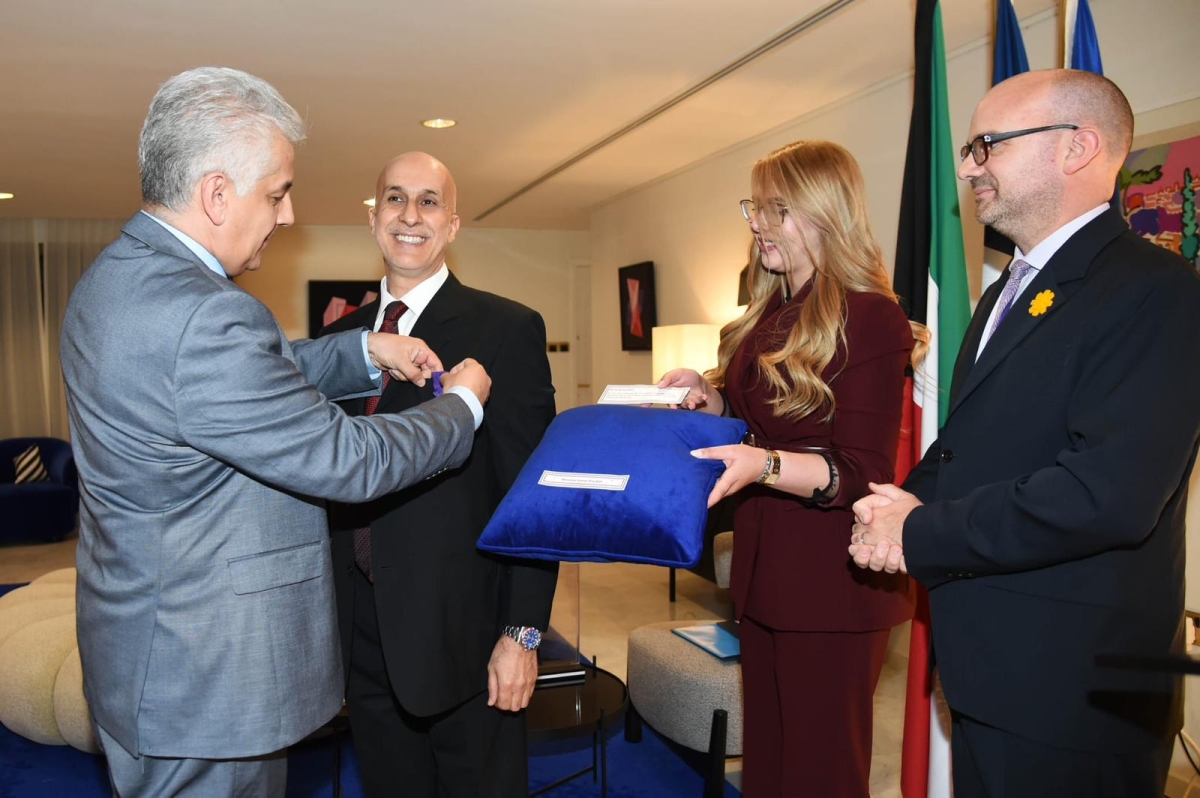 السفير غوفان يشهد تقليد رويبح الوسام من ملحق التعاون الجامعي والعلمي بالسفارة سعيد معمار