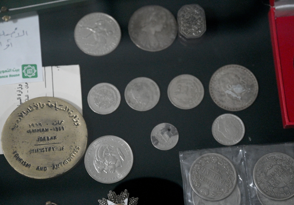 عملات قديمة لعدد من الدول