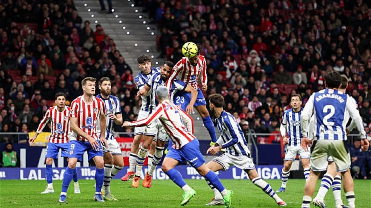 أتلتيكو مدريد وريال سوسييداد في مباراة سابقة