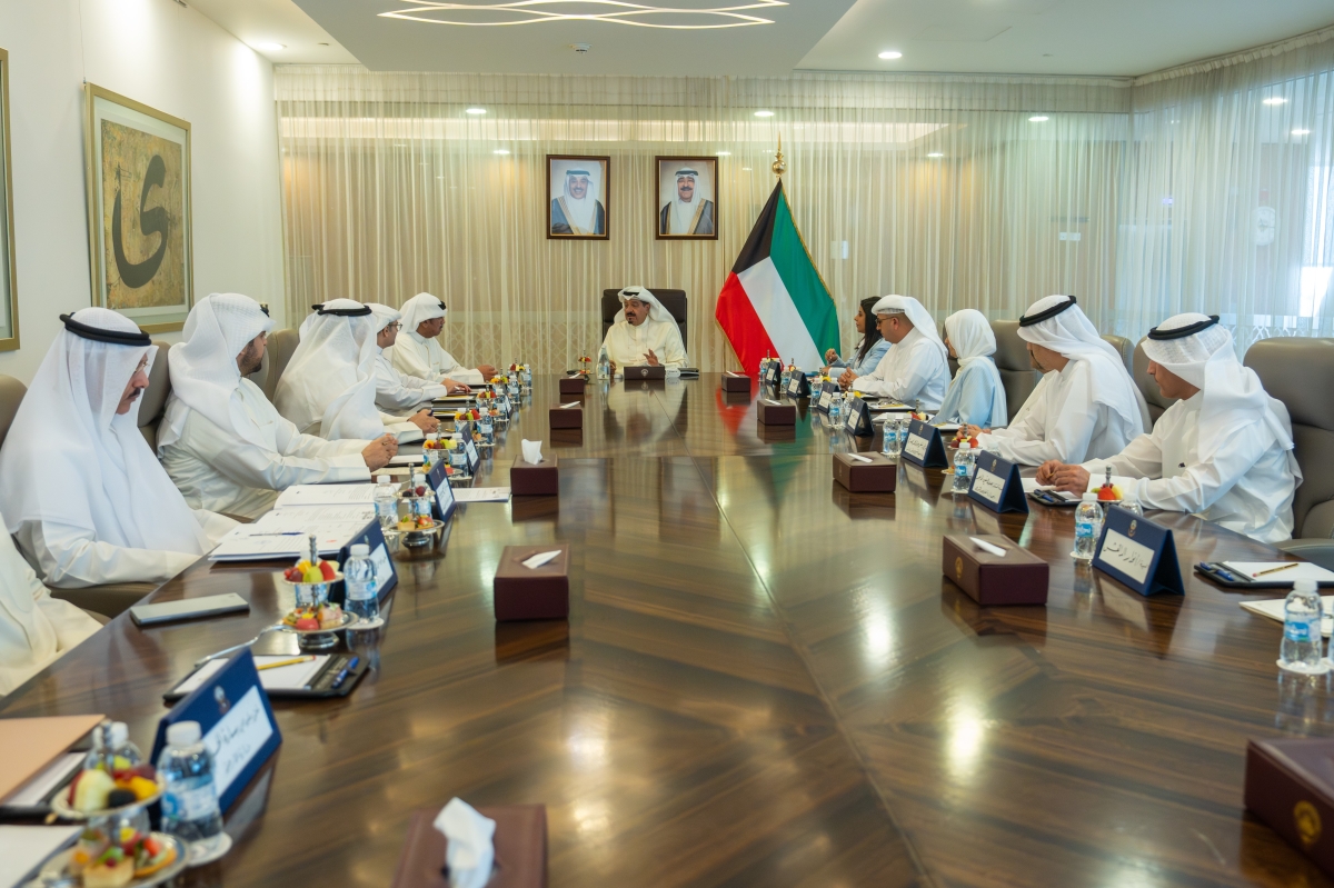 رئيس الوزراء مترئساً الاجتماع الـ48 للجنة الوزارية