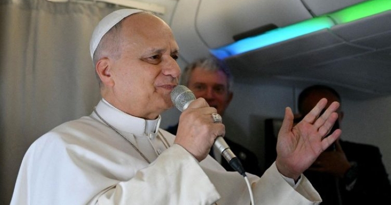 البابا ليو يشن هجوماً عنيفاً على «مُتسلّطين يُدمّرون العالم» 