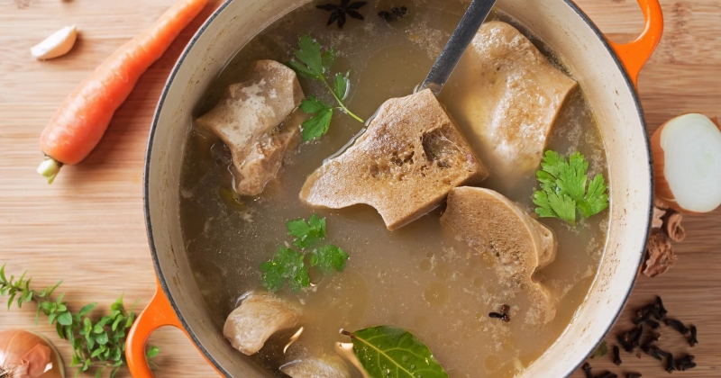 مَرَق العظام... هل يضر الجسم؟ 