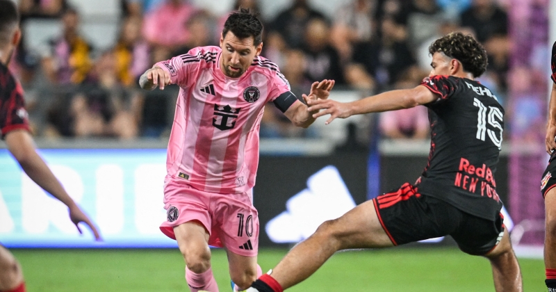 ميسي مالك نادي كورنيا