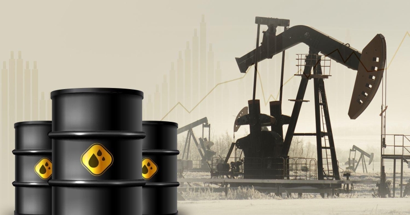 أسعار النفط تتراجع 10% بعد إعلان إيران فتح مضيق هرمز