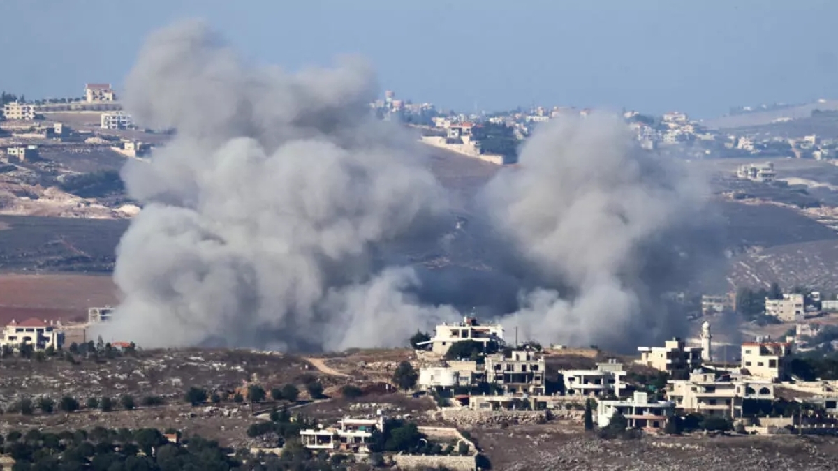 دخان غارة إسرائيلية على جنوب لبنان (أرشيفية)
