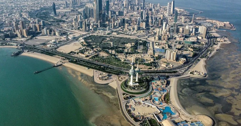 الكويت تواكب التحديات بحراك شامل 