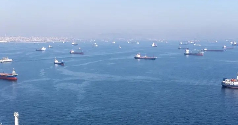 هيئة بحرية بريطانية: زورقان للحرس الثوري الإيراني أطلقا النار على ناقلة