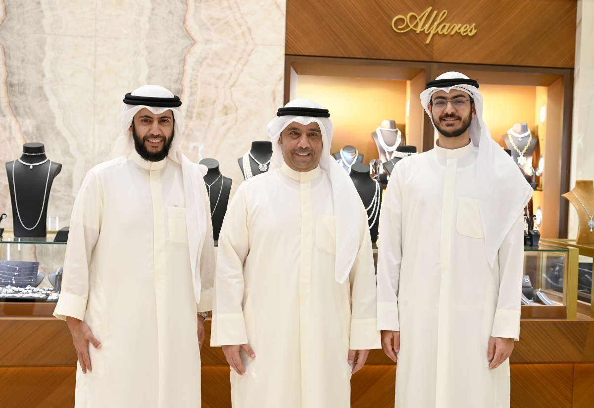 عبدالله الفارس متوسطاً فارس الفارس وخالد الفارس 