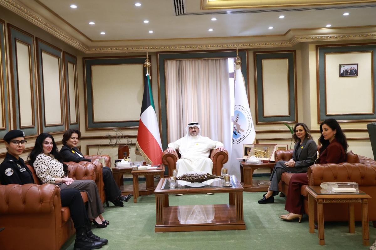 محافظ العاصمة مستقبلاً عضوات في مجالس المحافظات