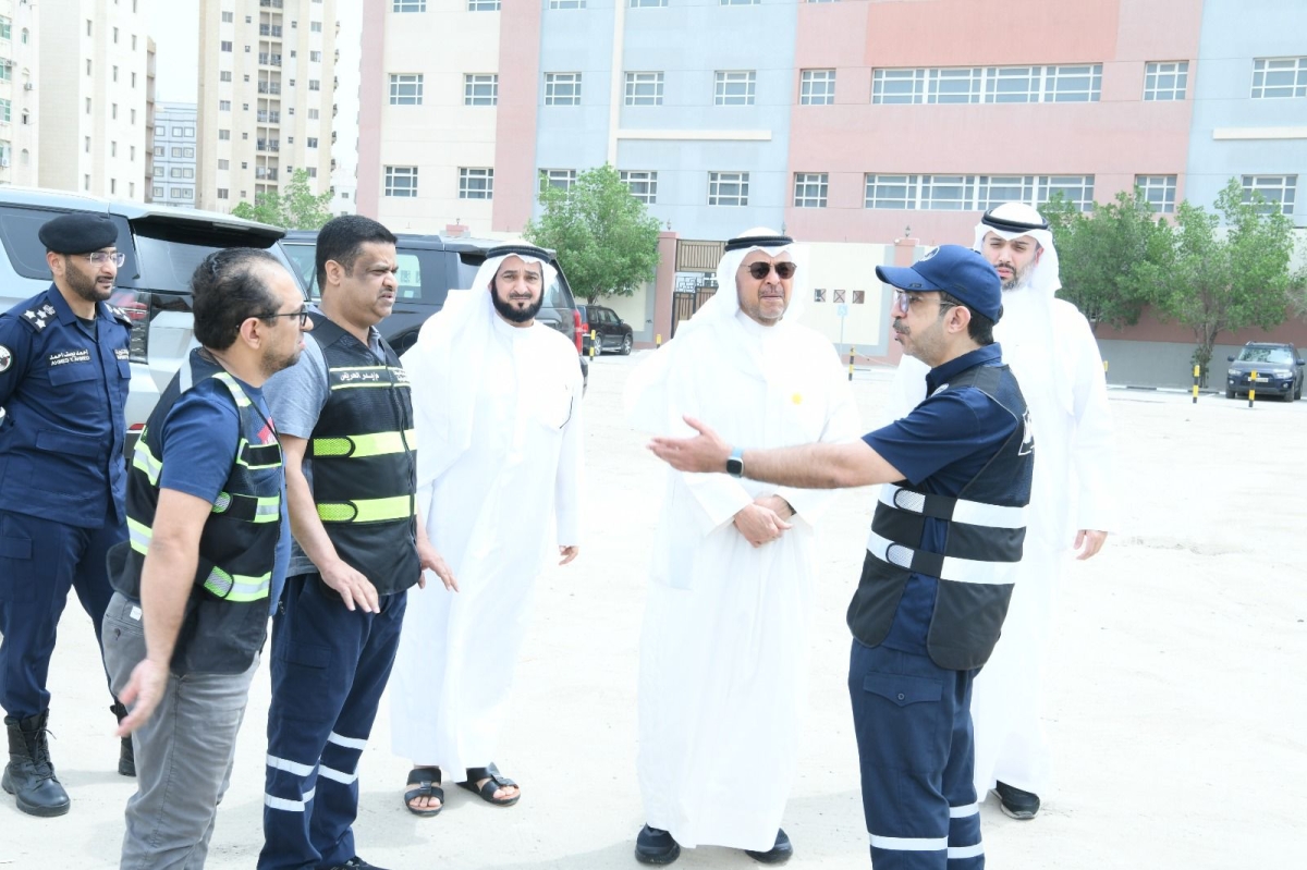 محافظ الفروانية خلال الجولة