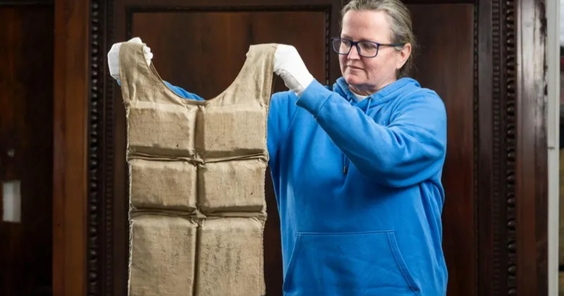 سترة نجاة من «تيتانيك» بأكثر من 900 ألف دولار