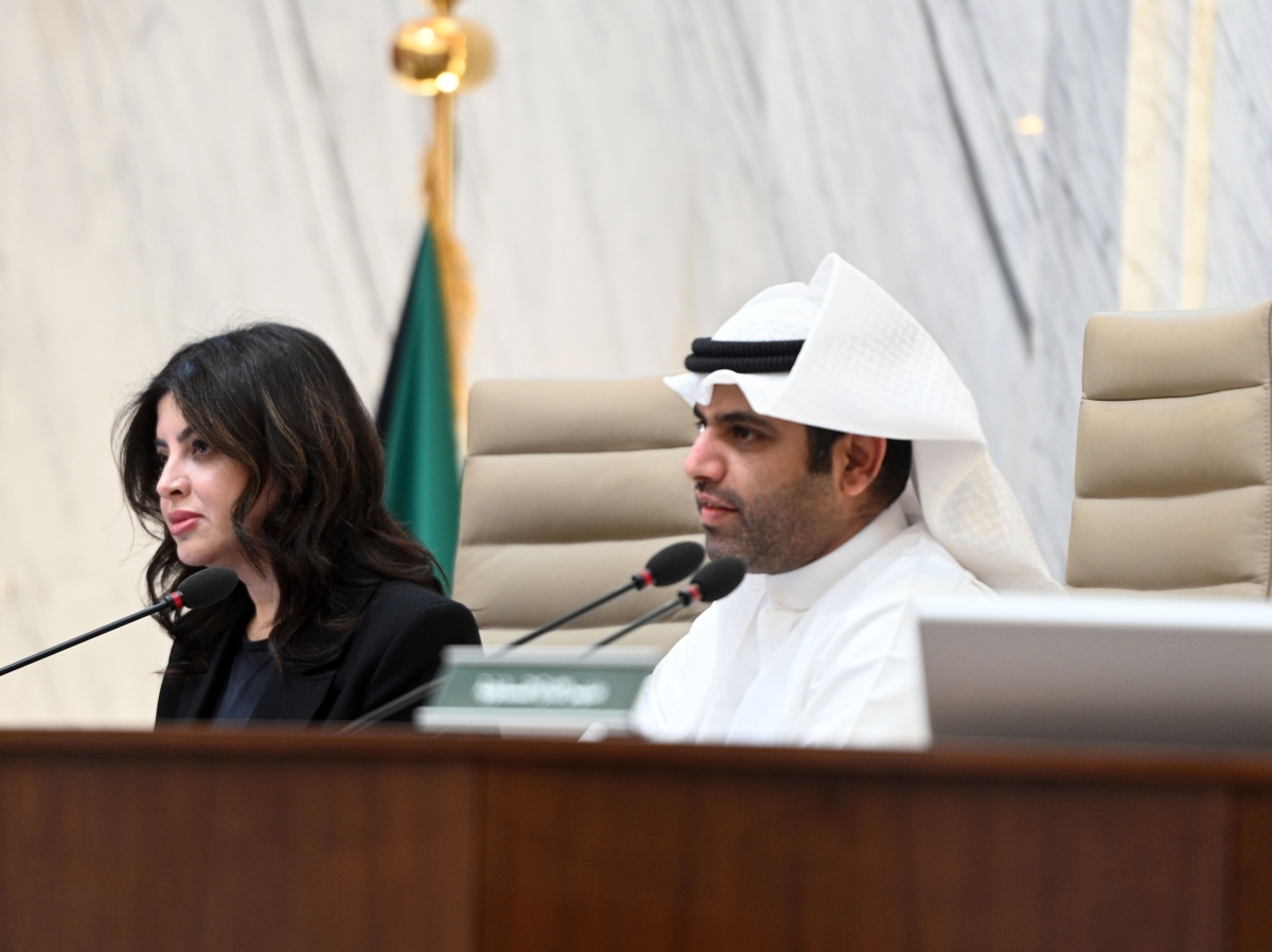  عبدالله المحري ومنال العصفور خلال الجلسة (تصوير نايف العقلة)