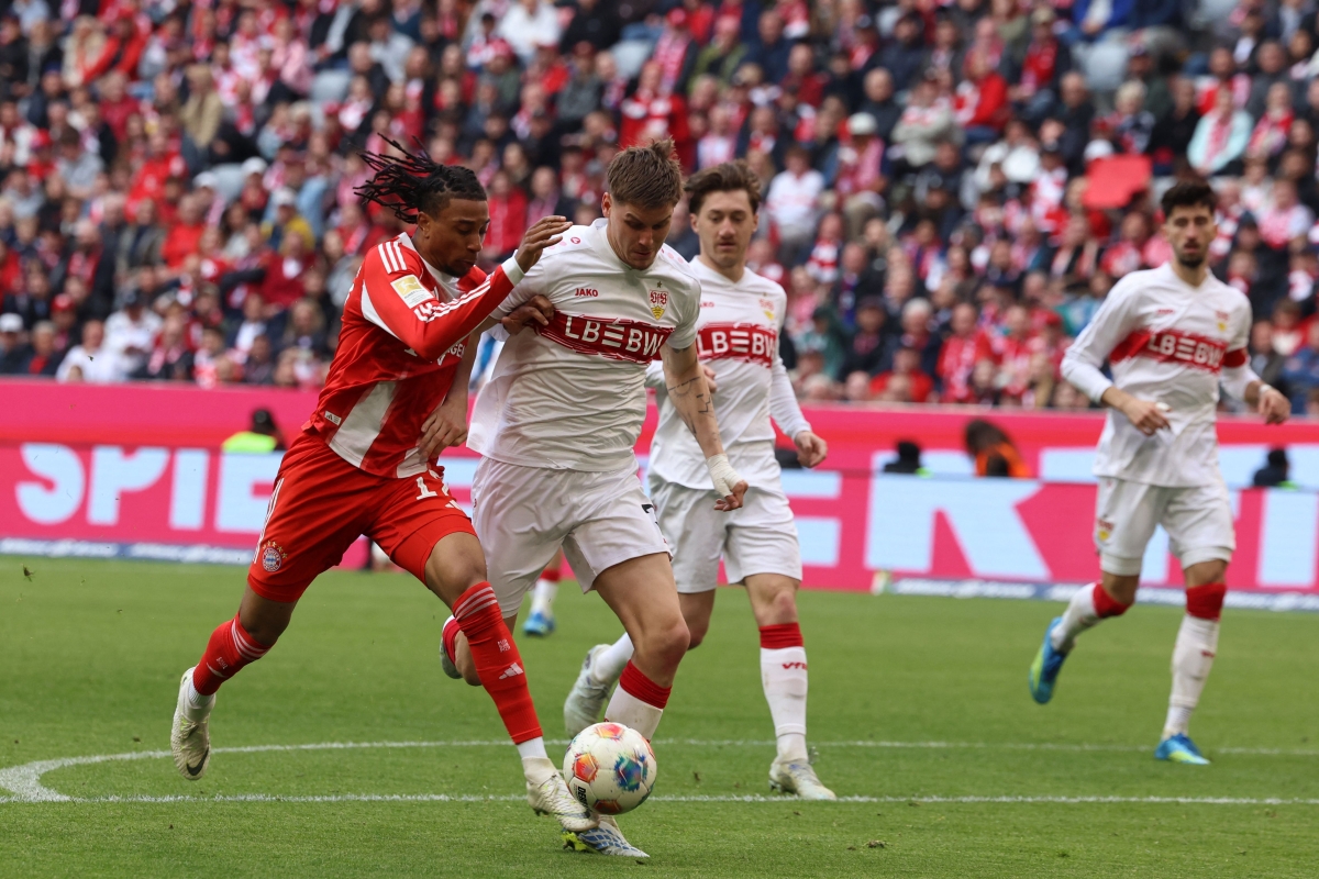 مايكل أوليسيه في المباراة ضد شتوتغارت (أ ف ب)