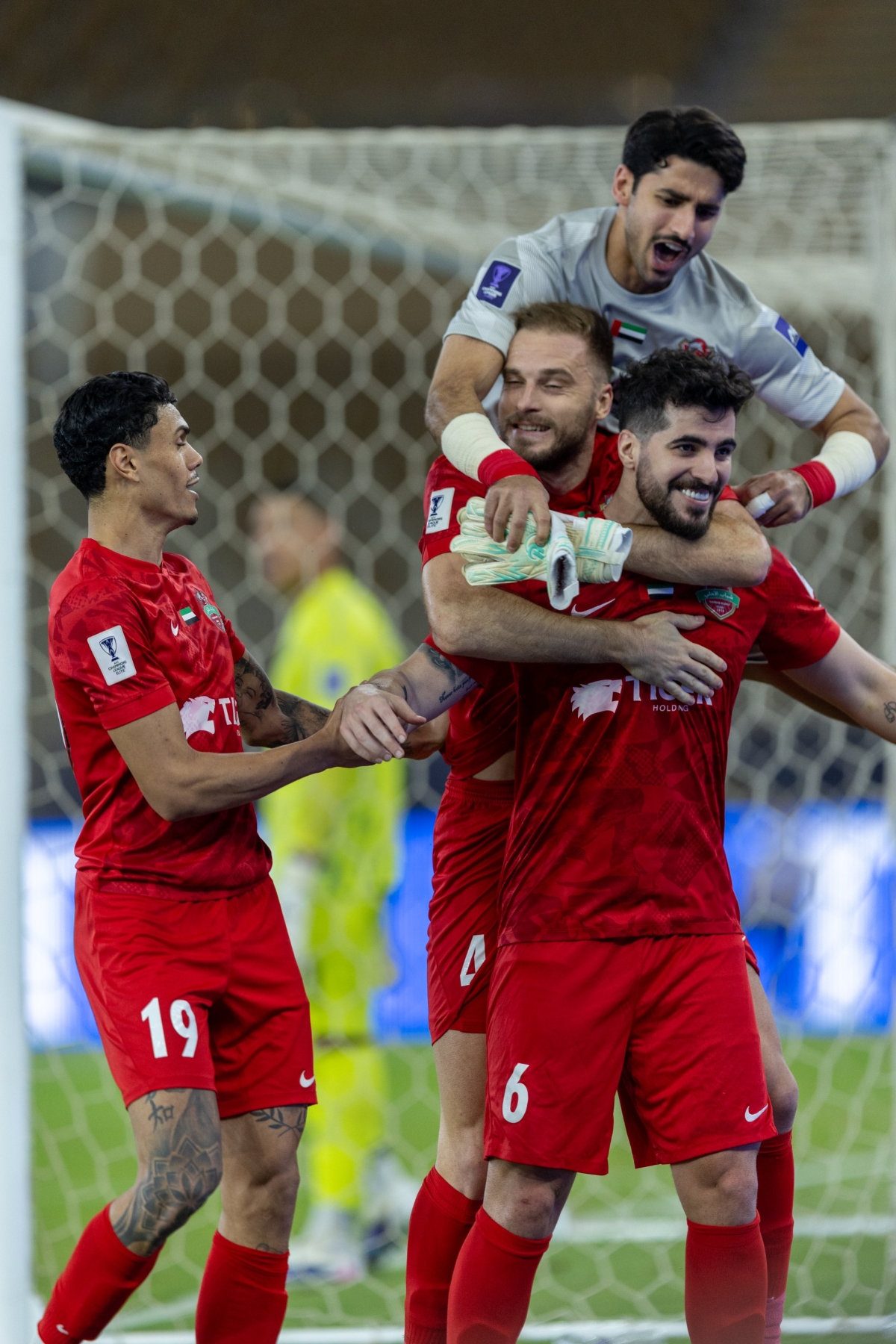 لاعبو شباب الأهلي