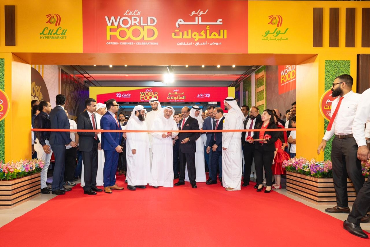 موسليام مع الحضور أثناء افتتاح مهرجان «عالم المأكولات»