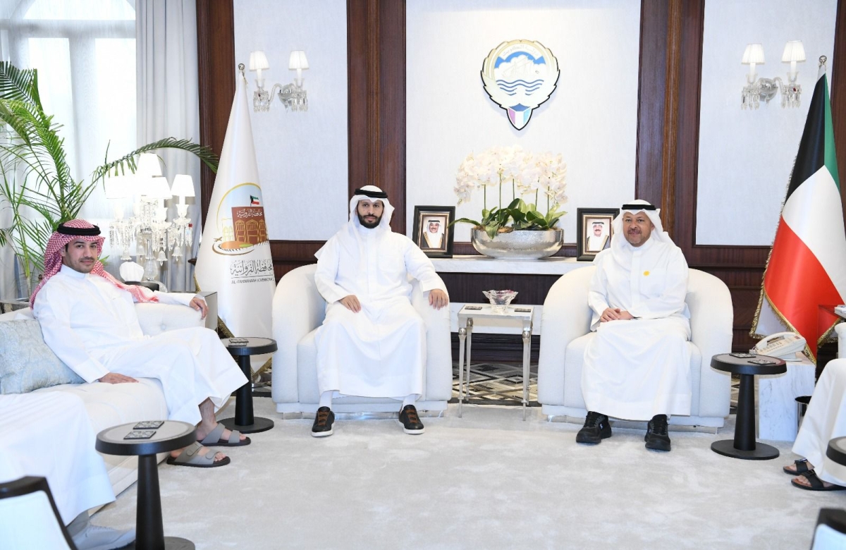 محافظ الفروانية خلال استقباله السهلي والديحاني