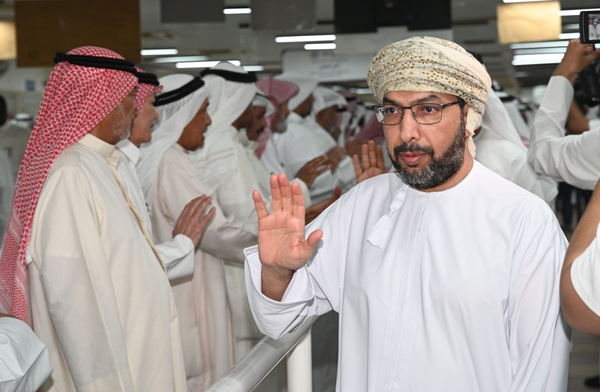 ... والسفير العماني