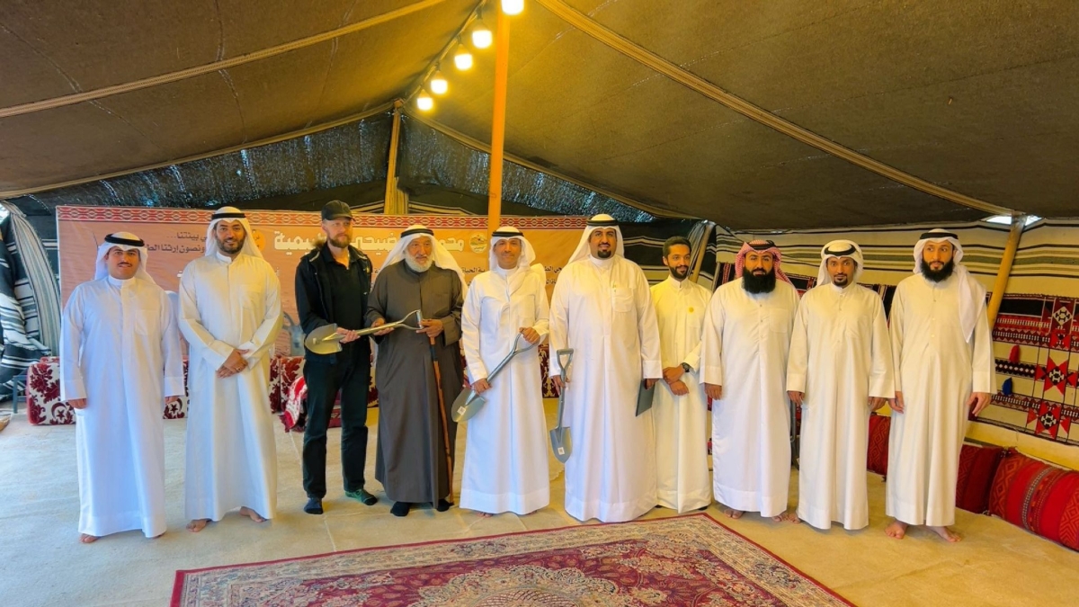 عدد من الناشطين البيئيين ووفد الجمعية الكويتية لعلوم الأرض في محمية الوضيحي