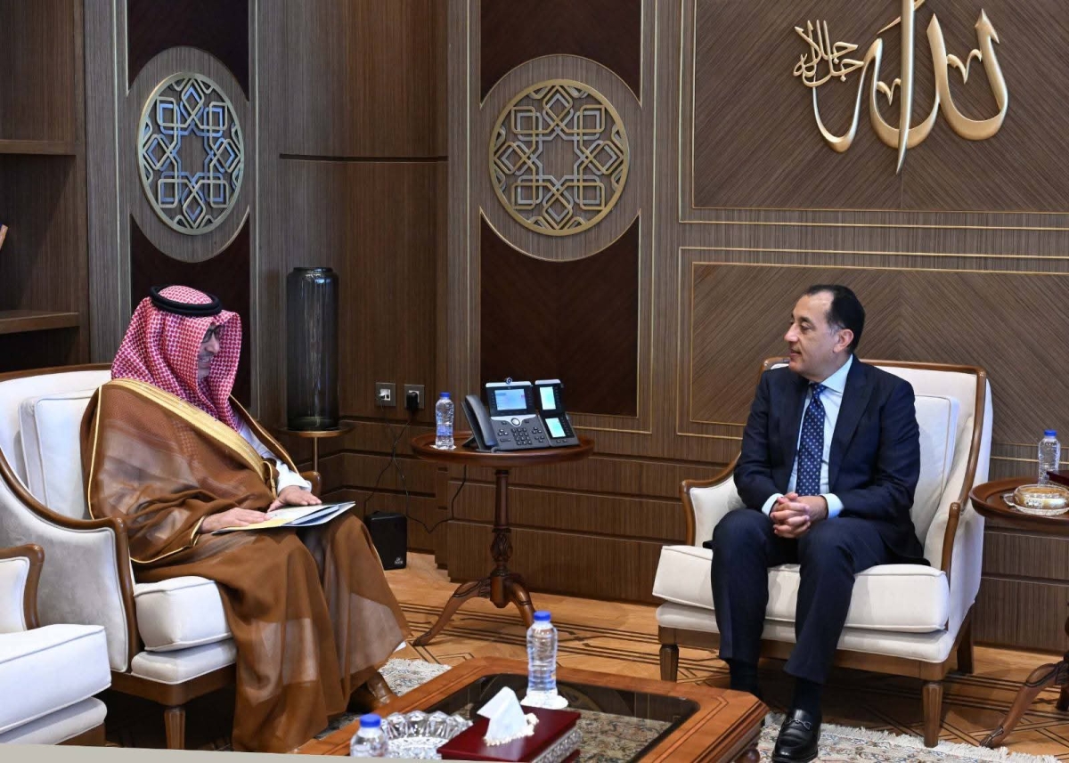 مدبولي مستقبلاً الحصيني في القاهرة