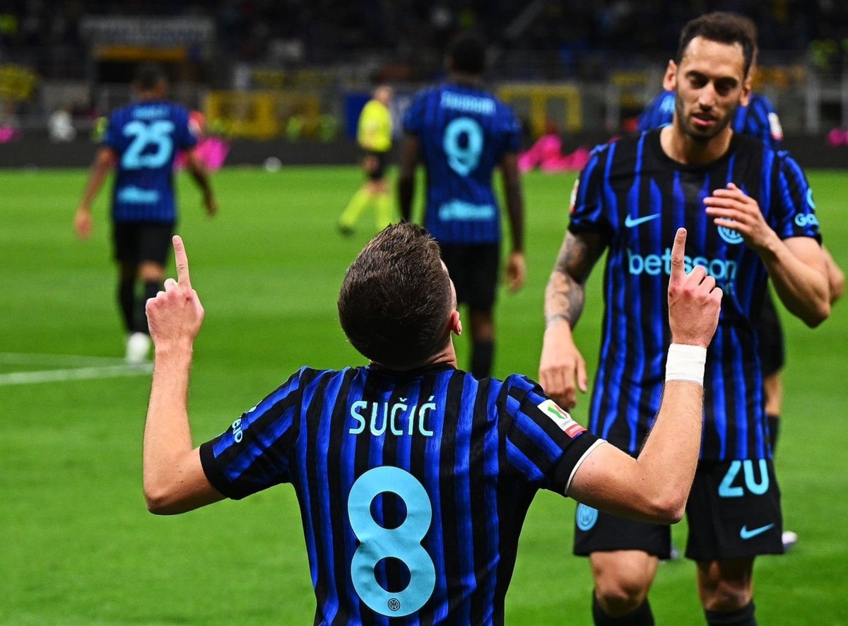 بيتار سوتشيتش محتفلاً بهدف الفوز