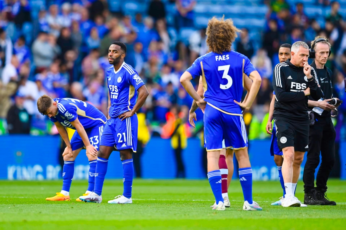 خيبة لاعبي ليستر سيتي بعد الهبوط