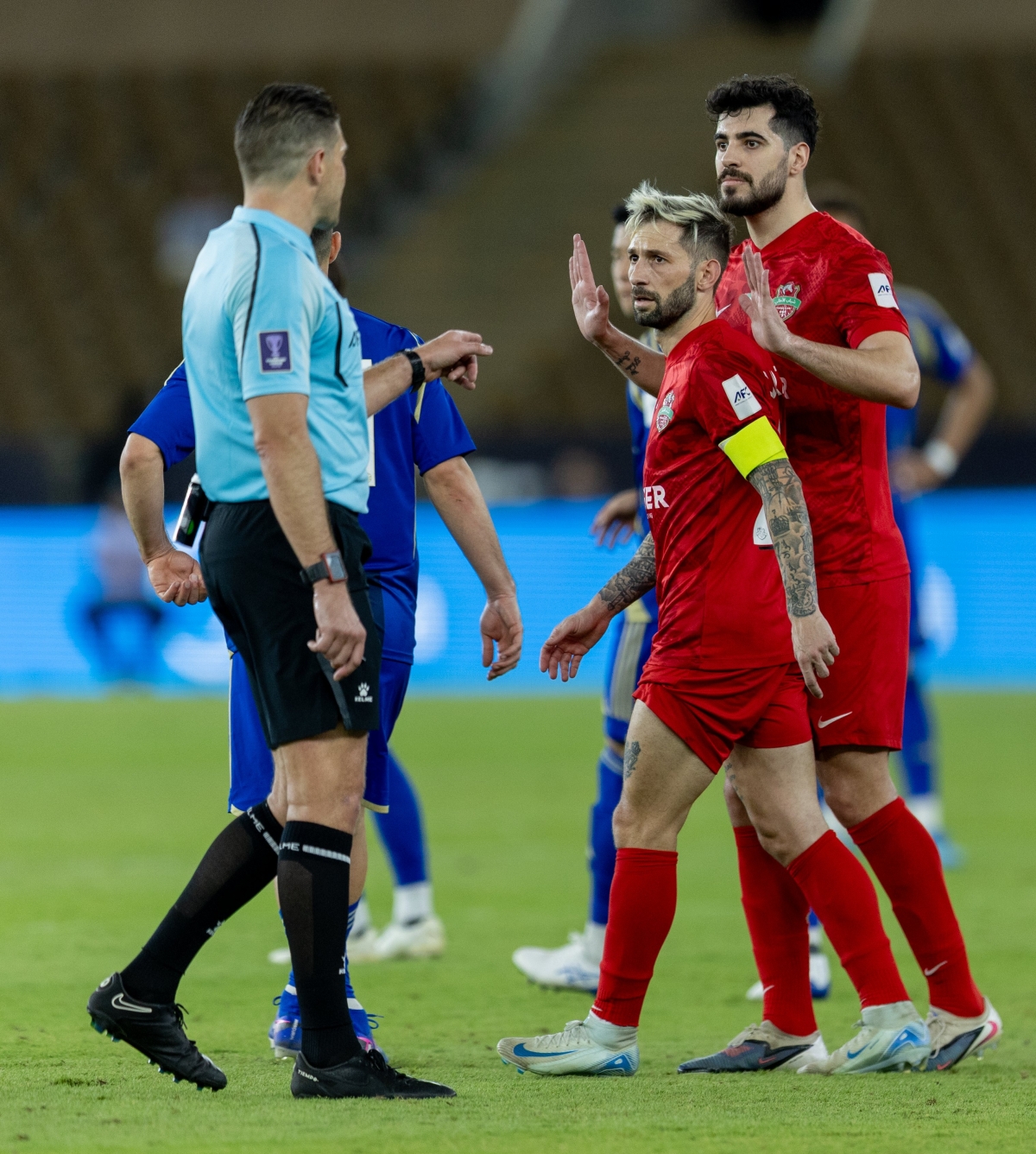 لاعبو شباب الأهلي