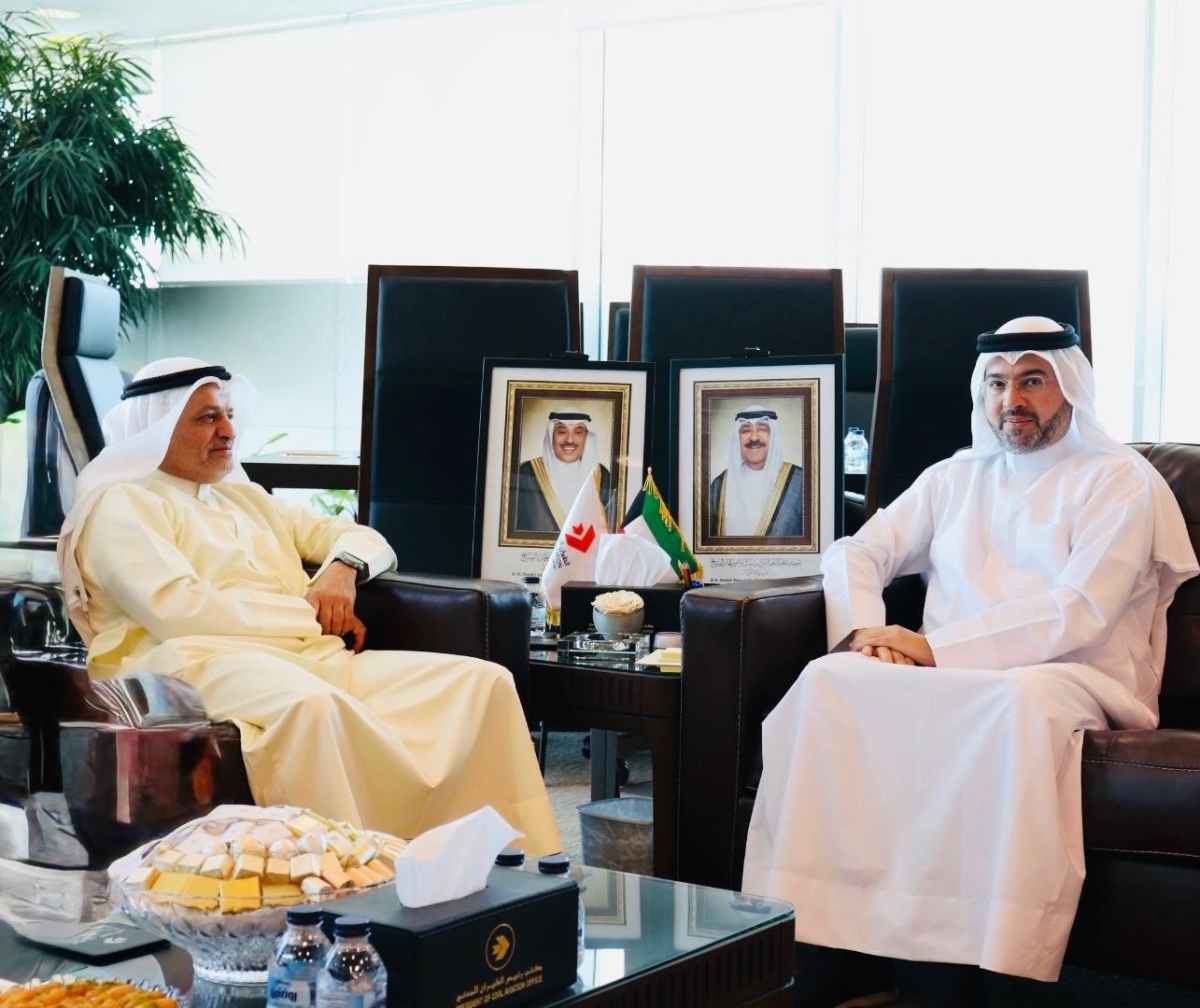 رئيس «الطيران المدني» خلال الاجتماع مع رئيس مجلس إدارة «هيئة الاتصالات»