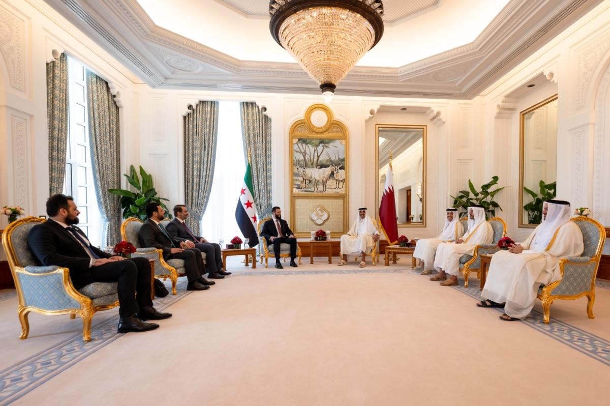  أمير قطر مستقبلاً الشرع   (قنا) 