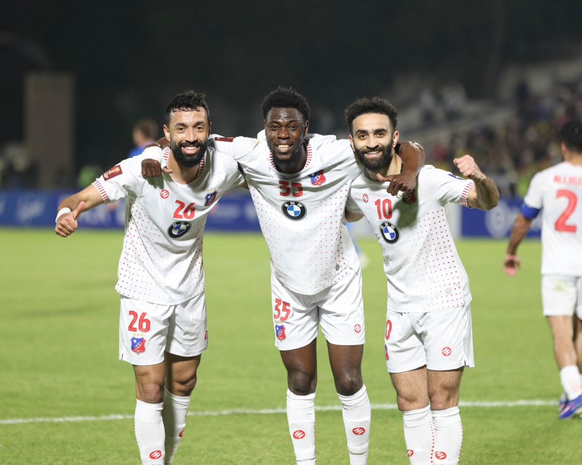 محترفو «الأبيض» يحتفلون بالفوز 