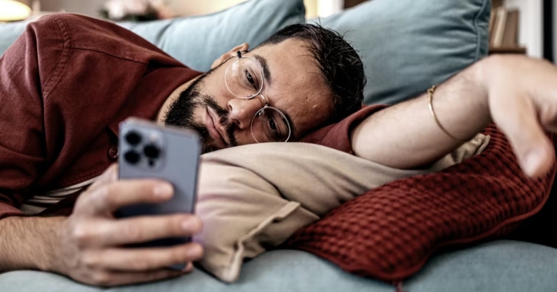 التصفح الإلكتروني فور الاستيقاظ... يضر القلب 