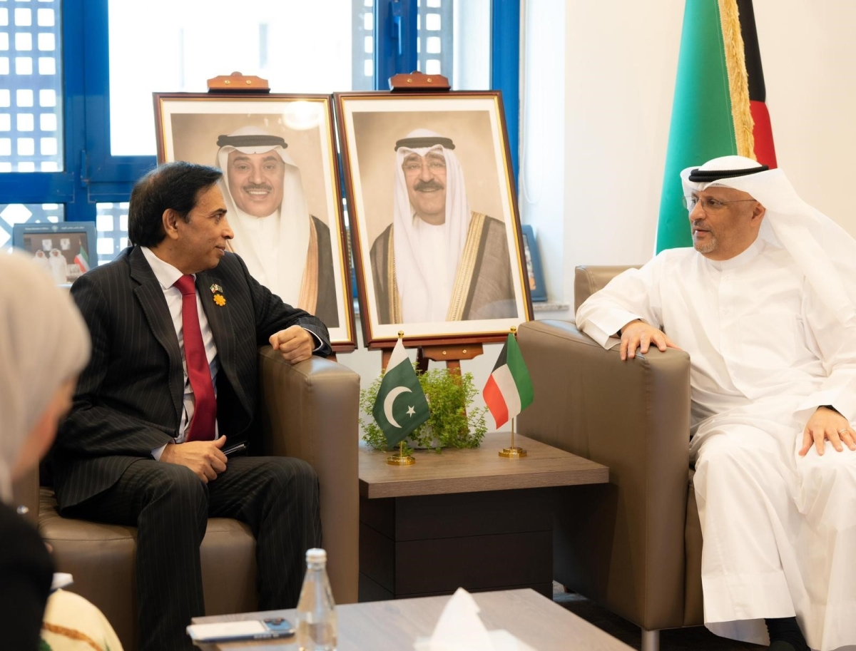 العمر خلال لقائه السفير ظفر إقبال 