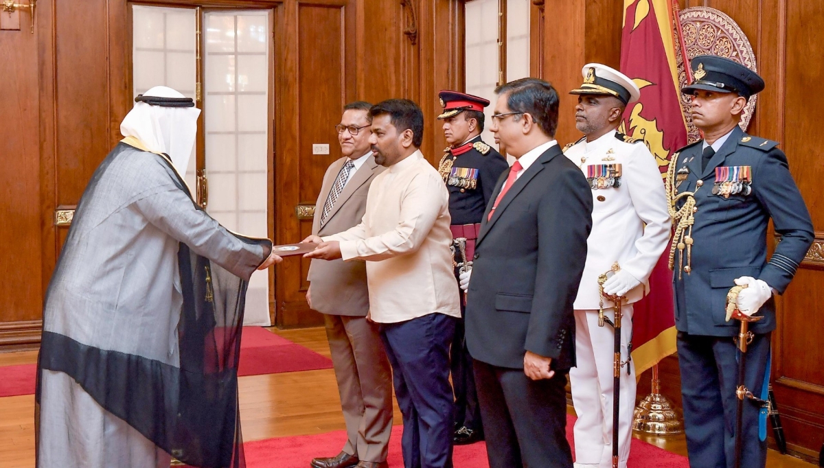 السفير الصرعاوي يقدم أوراق اعتماده لرئيس سريلانكا