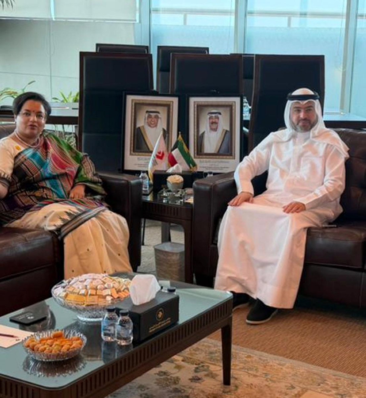 حمود الصباح مستقبلاً سفيرة الهند