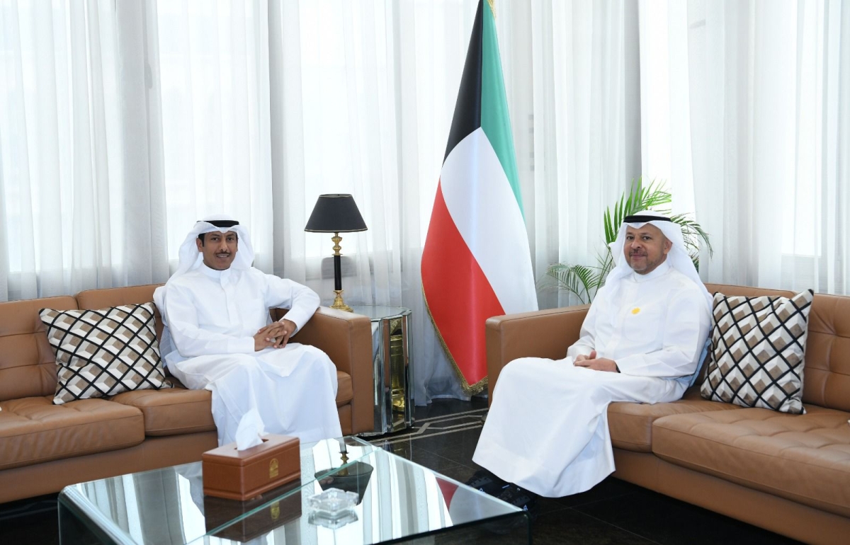 محافظ الفروانية خلال استقباله فواز المرشاد