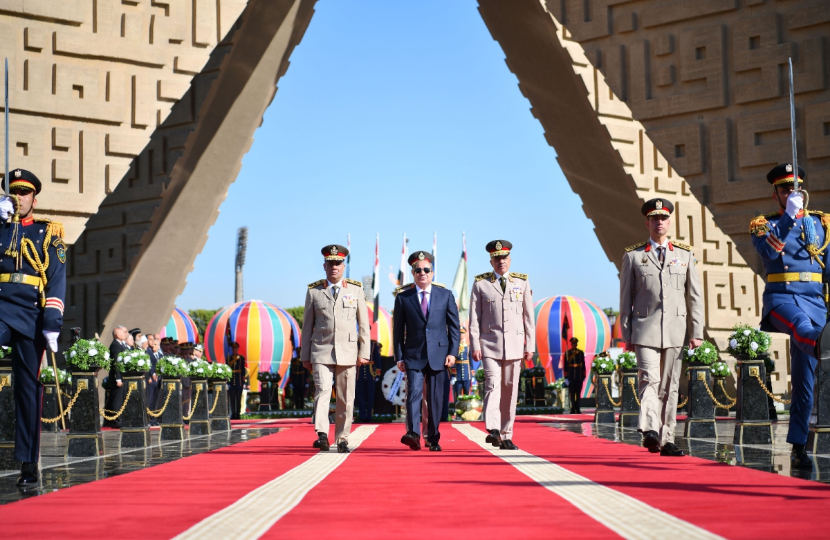 السيسي يزور النصب التذكاري لشهداء القوات المسلحة