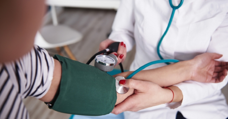 اليوغا تخفض ضغط الدم.. دراسة تكشف 