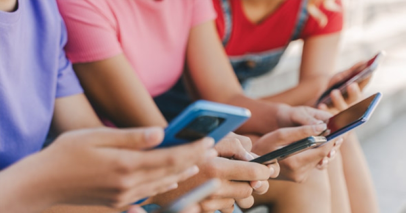 حظر وسائل التواصل الاجتماعي لمن هم دون 15 عاما في #تركيا 