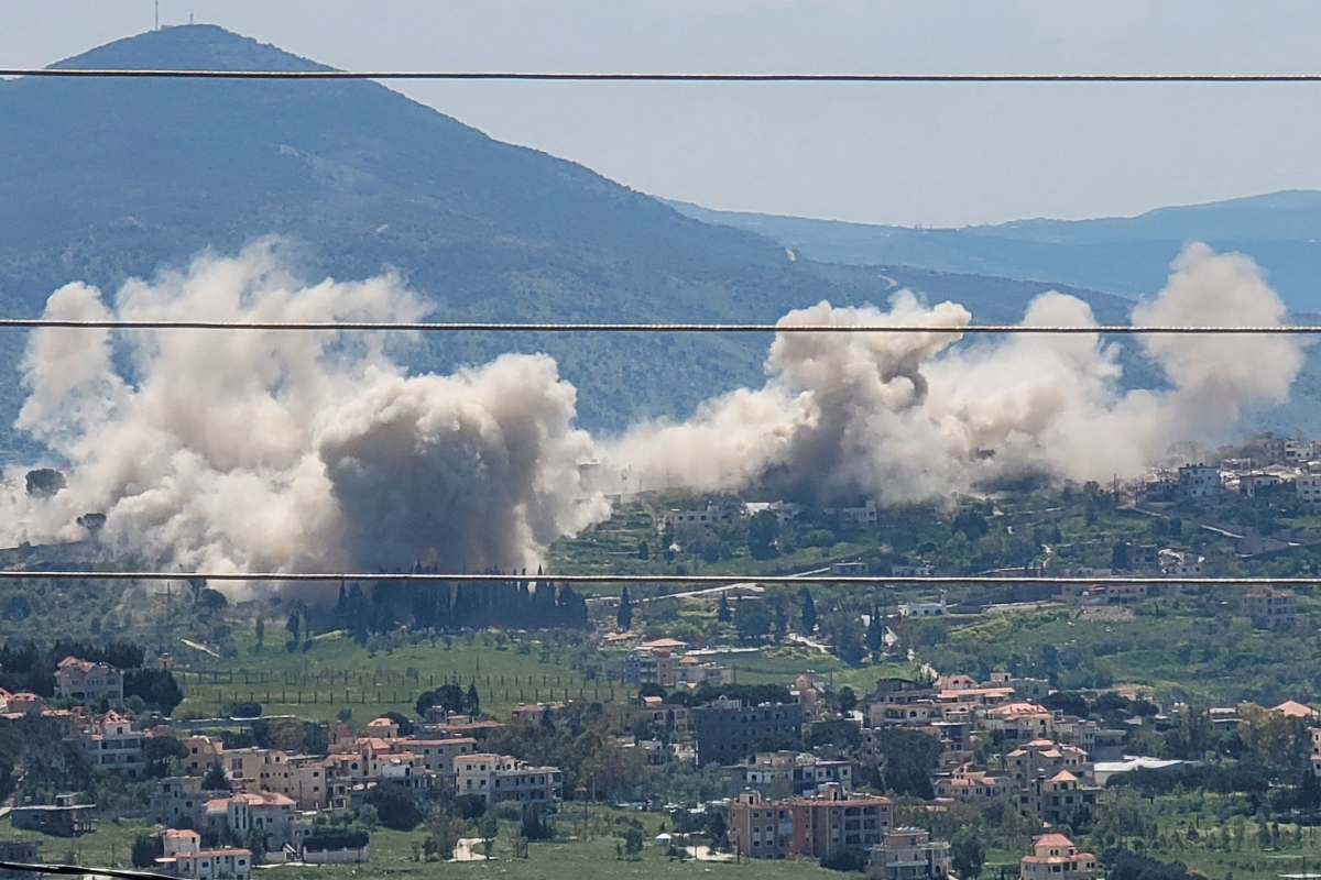 دخان غارة إسرائيلية على بلدة الخيام جنوب لبنان (أ ف ب)