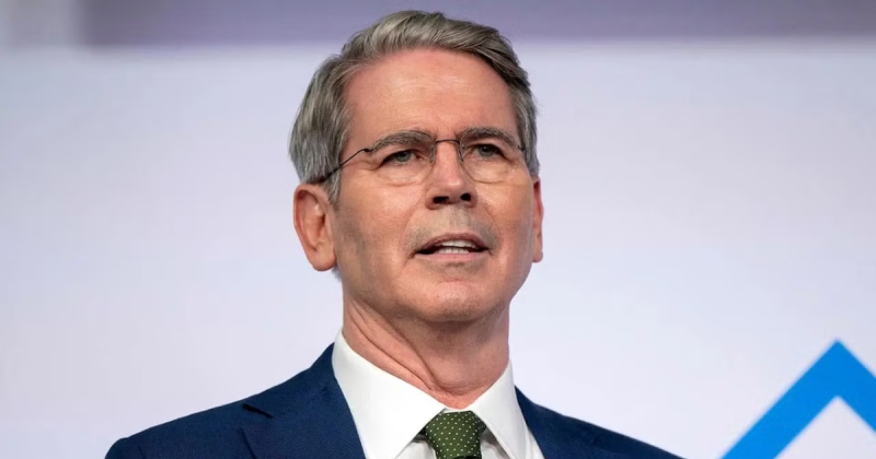 وزير الخزانة الأميركي يستبعد تجديد الإعفاءات للنفط الإيراني والروسي 