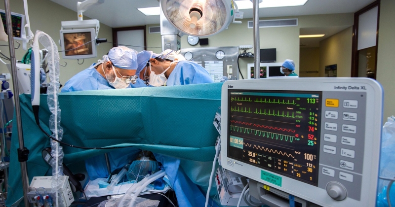 الجراحة أفضل من المناظير عند استبدال صمامات القلب الاصطناعية