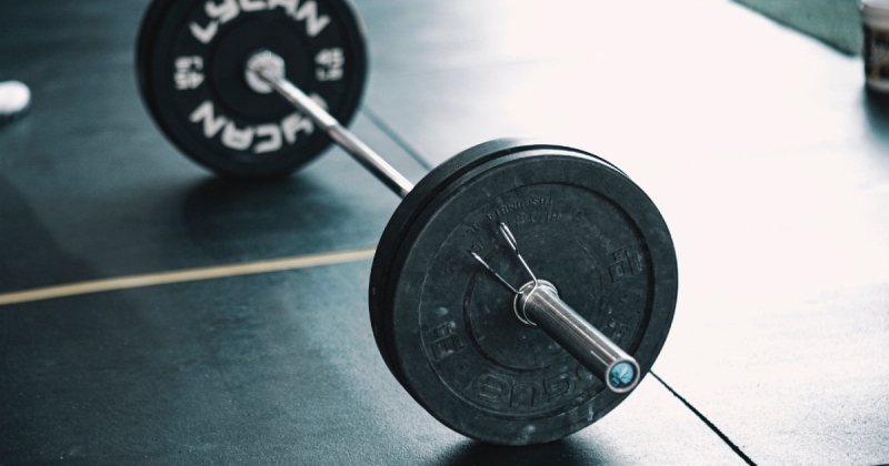 رفع الأثقال... السر الحقيقي لشباب دائم