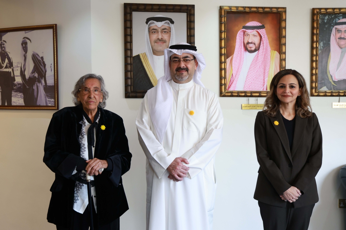 محافظ العاصمة خلال استقباله لولوة القطامي 