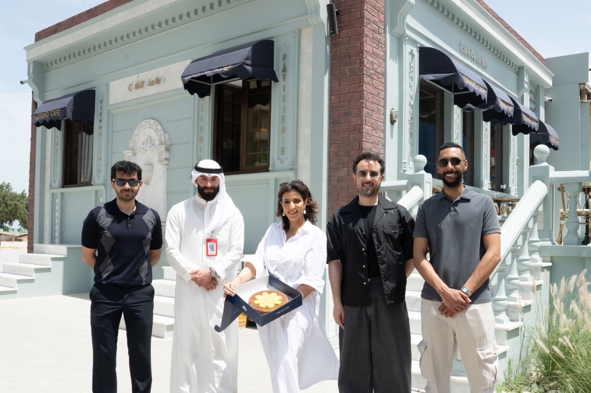 صورة جماعية لفريق بنك الخليج خلال الفعاليات