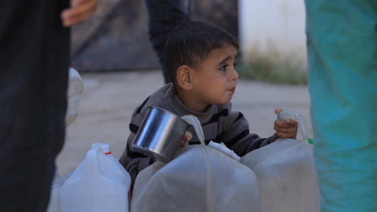 خلال تنفيذ مشروع سقيا ماء في قطاع غزة 