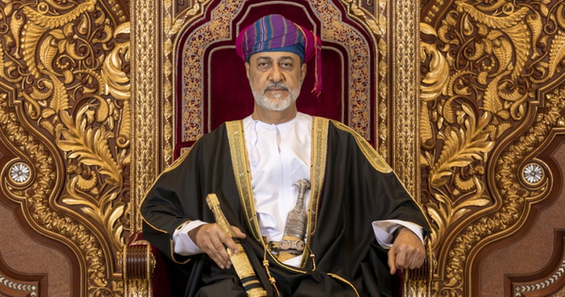 سلطان عُمان استقبل وزير الخارجية الإيراني: ضرورة تغليب لغة الحوار والدبلوماسية 