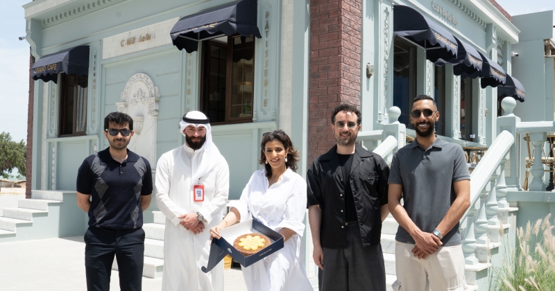 «الخليج» يُهدي عملاءه... «كيكة العرفج» 