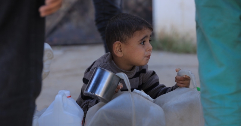 «نماء» توزّع 450 صهريج مياه في غزة